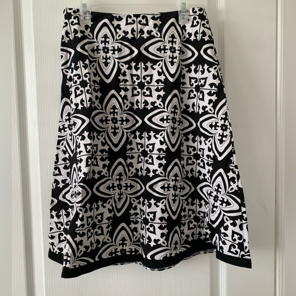 White House black market skirt - Picture 3 of 3